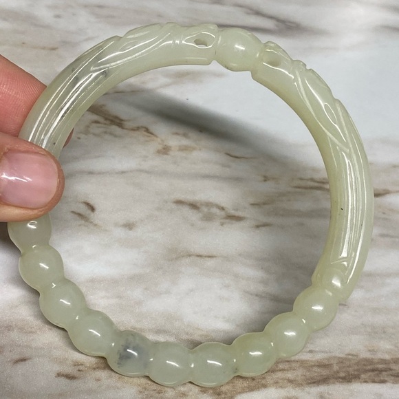 Jewelry - GENUINE carved jade bracelet